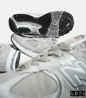 کفش کتانی طوسی NEW BALANCE 2002R