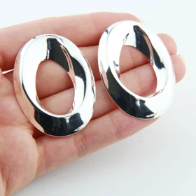 گوشواره زنانه میخی مدل هندسی (نقره‌ای)