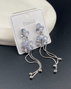 گوشواره جواهری پر کار کد gnj10023 گالری موژان حیدری