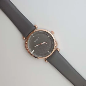 ساعت مچی زنانه باوک BAOKE بند چرمی ، اسپرت و روزمره با جعبه کادویی (نوک مدادی تیره)