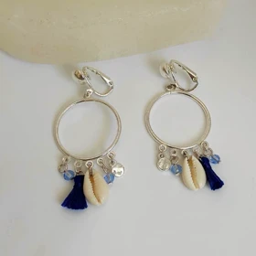 گوشواره کلیپسی حلقه آویز صدف طبیعی Cowrie و منگوله آبی کاربنی - استایل ساحلی بوهو