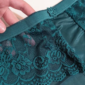 ست شورت و سوتین پانیذ فنردار گیپور گل‌دار کد 109013