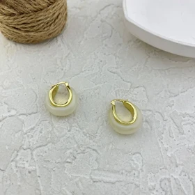 گوشواره حلقه‌ای زنانه مدل کوآل طرح مرمرین صدفی (لاک‌پشتی) با فریم داخلی طلایی