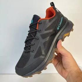 کفش راحتی مردانه کلمبیا با رویه ضدآب و زیره ویبرام مشکی داخل قرمز