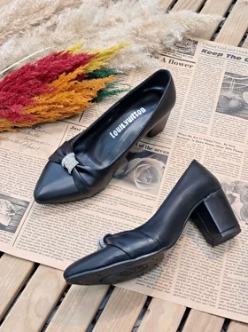 پاشنه‌دار مجلسی وسط نگین