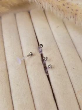 پیرسینگ گوش نگین سیلیکونی