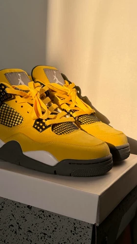 کتانی نایک جردن 4 زرد رترو لایتینگ Nike Air Jordan 4 Retro Lightning 2021 sneakers