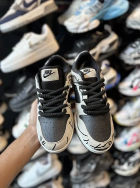 کتانی نایک اس بی کاستوم مشکی