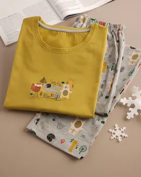 تی‌شرت و شلوار نخ‌پنبه