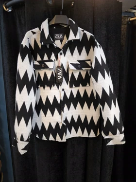 کت فوتر پشمی با طرح هندسی مدرن داری (ترکیب رنگ مشکی، سفید) سنگین‌وزن