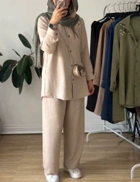 ست مانتو و شلوار با گلدوزی