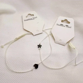 دستبند نخی طرح «تک‌ستاره» و «قلب» | پلاک استیل سیلور با بند سفید/شیری