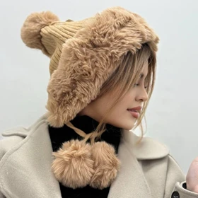 کلاه منگوله‌دار دور خز