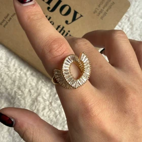 انگشتر نگین‌دار دایره ای