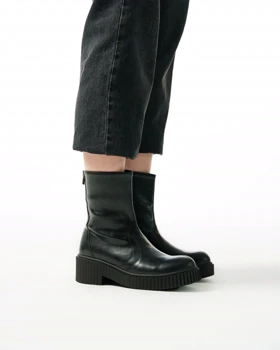 نیم بوت زنانه استرادیواریوس مدل Stradivarius Flat Ankle Boots - BTB95