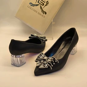 مجلسی پاشنه شیشه ای