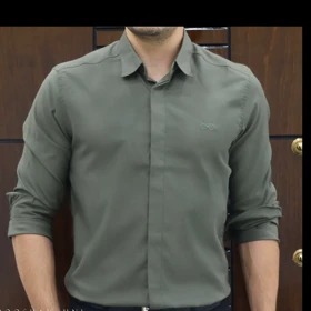 پیراهن آستین بلند ساتن کش پنبه مردانه رنگ سبز زیتونی