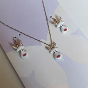 ست گردنبند و گوشواره زنانه طرح گوزن کریسمس (میناکاری و نگین‌دار)