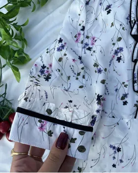 پیراهن سفید با گل های یاسی و صورتی🌸