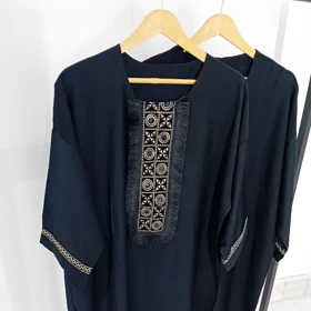 عبا مشکی مینیمال با گلدوزی طلایی