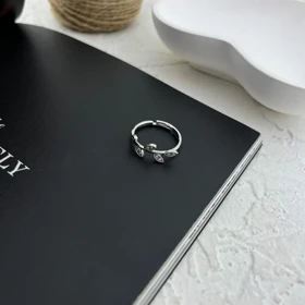 انگشتر زنانه با طرح برگ، ظرافت در دستان شما