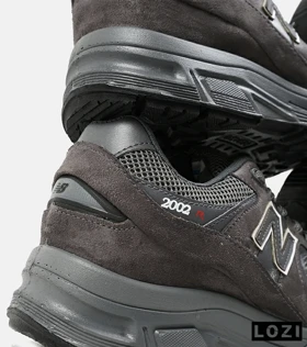 کفش کتانی بزرگ پا طوسی سیر NEW BALANCE 2002R