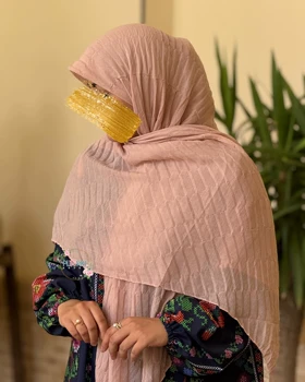 روسری نخ پلیسه