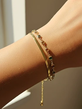 دستبند ترکیب زنجیر ماری تخت و نگین‌دار رنگی