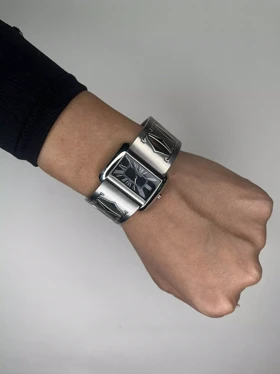 ساعت مچی کارتیه بند سیلور قاب صفحه مشکی Cartier