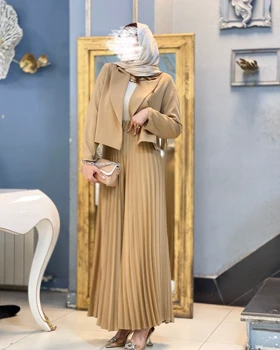 کت شلوار پلیسه