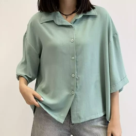 شومیز یقه‌دار زنانه با آستین کوتاه – استایل آزاد و راحت