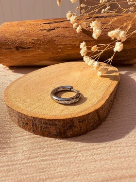 پیرسینگ حلقه‌ای نگینی