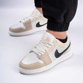 کفش کتانی اسپرت مردانه رنگ کرم مشکی مدل نایک NIKE Jordan 1 low
