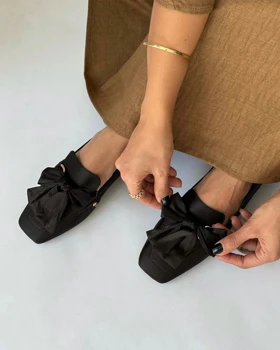 کفش تک‌رنگ پاپیون ساتن