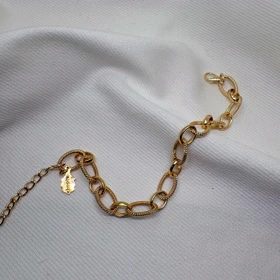 دستبند برند شین مدل «بیضی خاویاری» | با آبکاری طلای 24 عیار و بافت برجسته