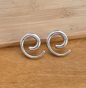 گوشواره پیچ آبکاری نقره ای