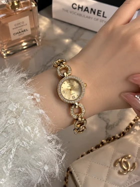 ساعت مچی زنانه طلایی نگین‌دار کوارتز کد 3