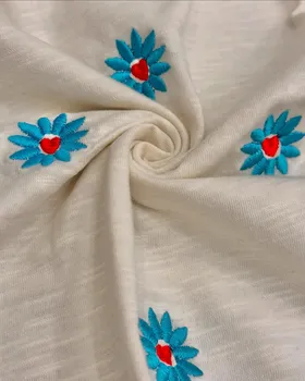 تی‌شرت گلدوزی بابونه