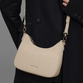 کیف دوشی زنانه دیوید جونز مدل David Jones CM7147H