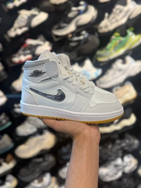 کتانی دراگون ساق‌دار سفید