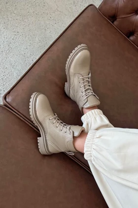 بوت و نیم بوت زنانه استراسونس straswans