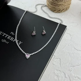 نیم ست زنانه تنیسی با پلاک قلب، ظاهری شیک و دلربا