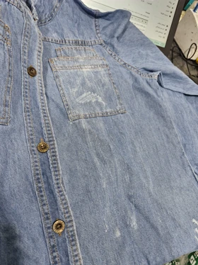 B543- مانتو جین تلما ایراد دار (سنگ شور سمت چپ طبق عکس دوم)