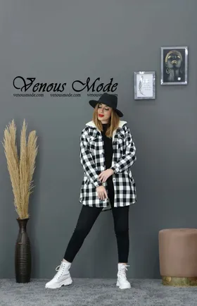 پالتو چهارخونه داخل ببعی