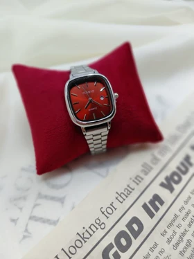 ساعت کاسیو اولدمانی زنانه رنگ قرمز