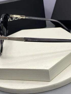 عینک آفتابی پلیس مدل 8821 طراحی ترکیبی فلز و کائوچو با عدسی پلاریزه و UV400