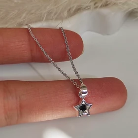 گردنبند زنانه طرح ستاره با نگین مشکی