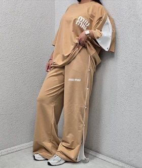 تی‌شرت و شلوار بغل دکمه