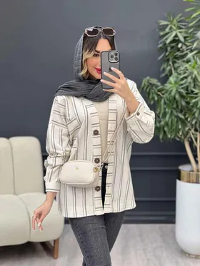 مانتو راه راه دکمه چوبی