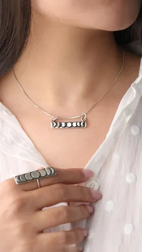گردن‌بند ماه